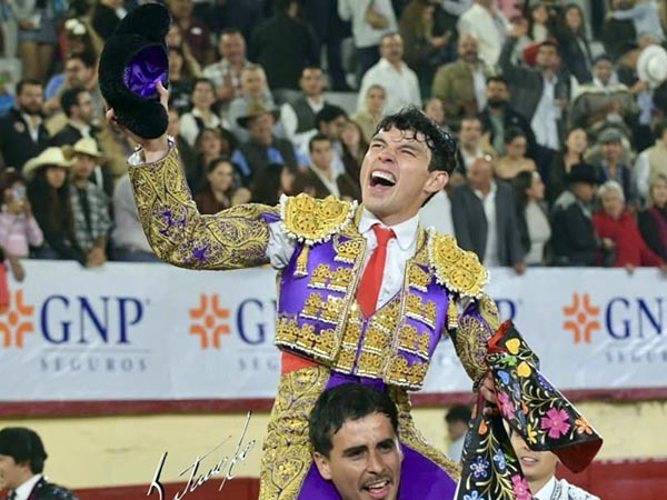 Fonseca sale a hombros en Irapuato