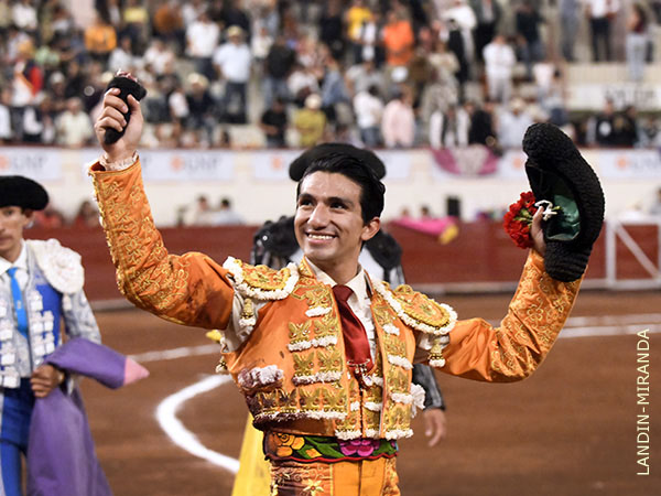 Csar cort la nica oreja