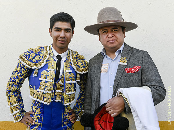 Jess Sosa y Erik, su apoderado