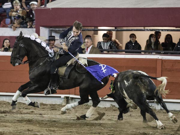 Encelando con la banderola