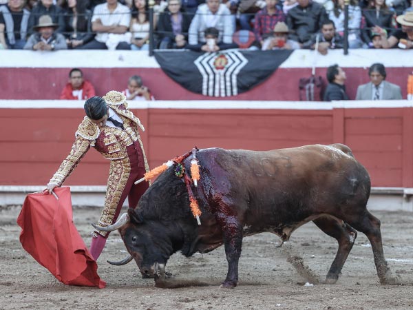 Calita, en la lidia de su primero