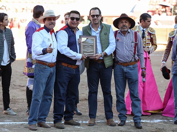 Homenajes en el festejo