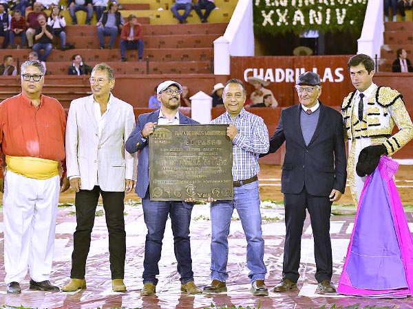 Homenaje de las peas