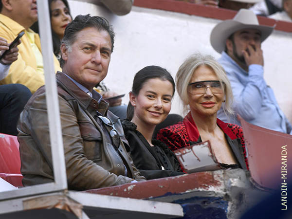 Teodoro, Miriam y Tomasina