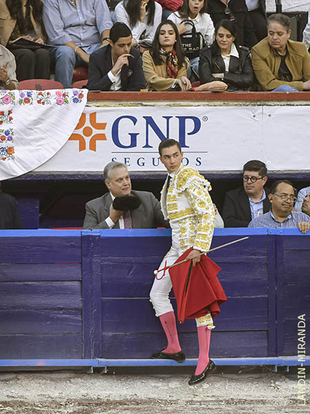 La montera al apoderado Justo Jimnez