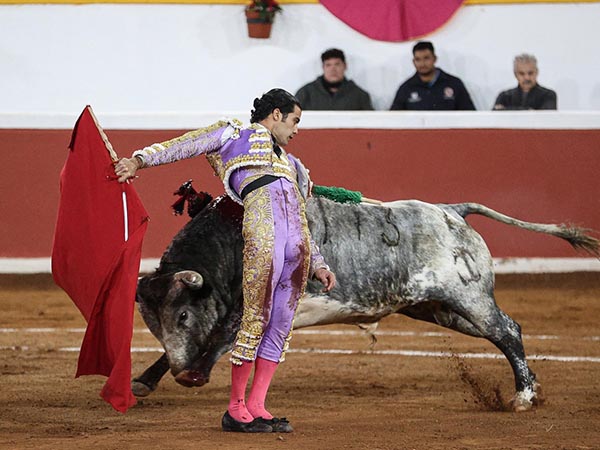 Valiente inicio de faena