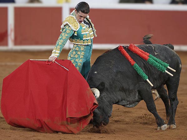Obediente al toque y con recorrido