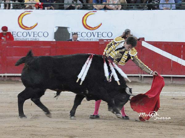 Escuch� palmas en sus dos turnos