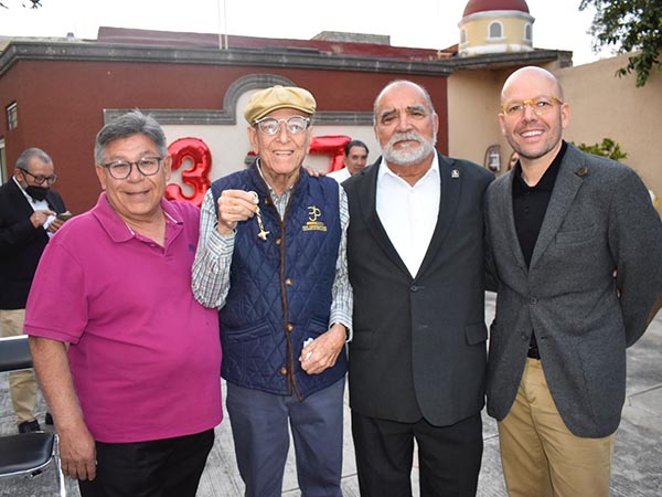 Peistas distinguidos con skar