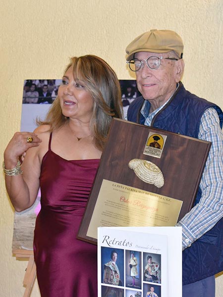 Su trayectoria en placa metlica