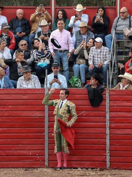 La montera en el aire