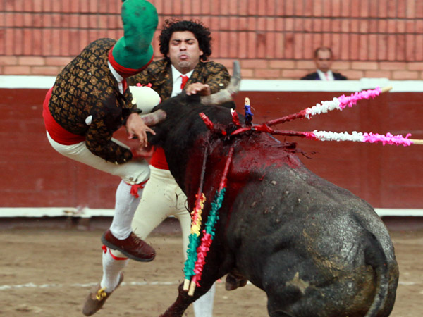 Jug�ndose la vida materialmente