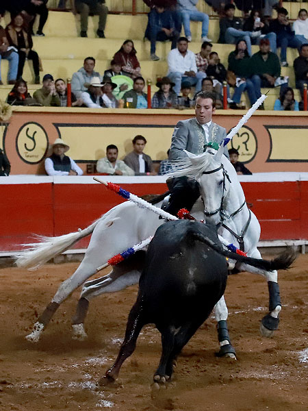 La belleza del toreo a caballo