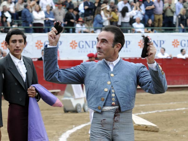 Dos orejas al maestro