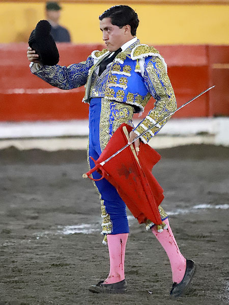 Agradeciendo a los asistentes