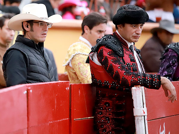 El apoderado Eder Escamilla atento