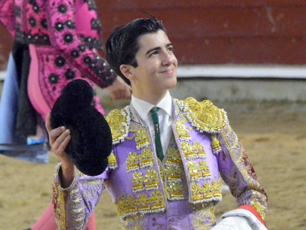 Solitaria oreja para Marco