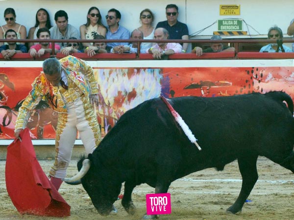 Dieciocho derechazos templados