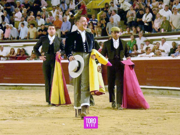 La plaza rendida ante El C�sar