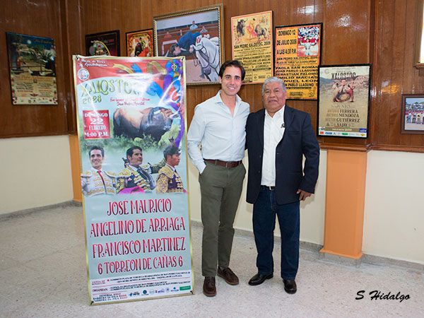 Con el anfitri�n Santiago Martinez