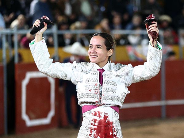 Dos orejas para Paola