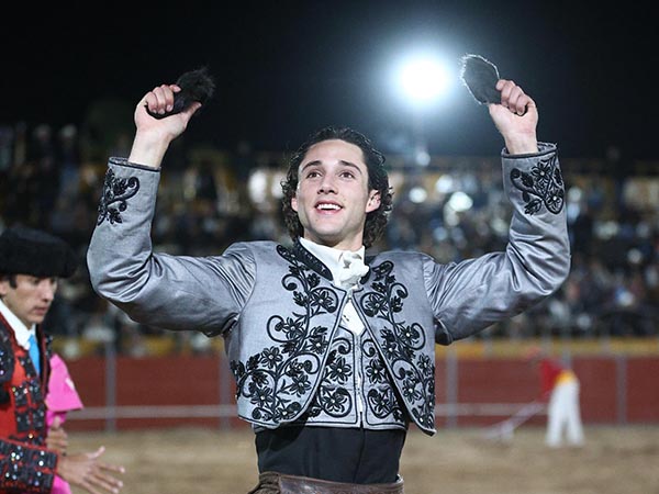 Tarik sum� tres orejas en el festejo