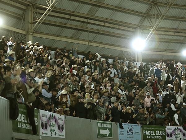 Aclamaci�n en el tendido