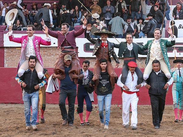 Gran tarde de rejoneo en Villa de Allende