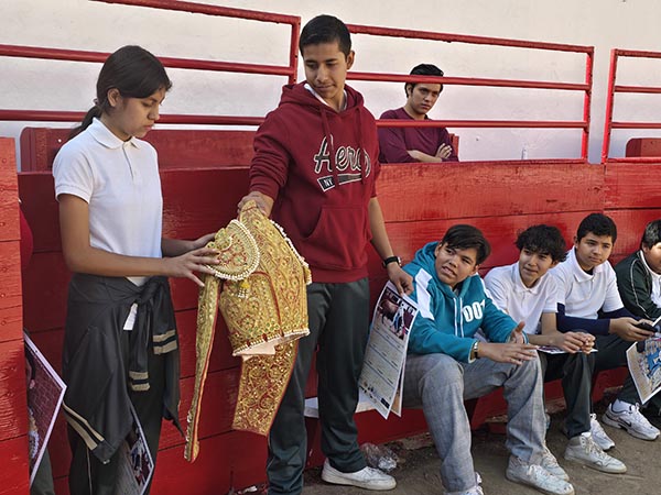 Tocar y sentir el oro taurino
