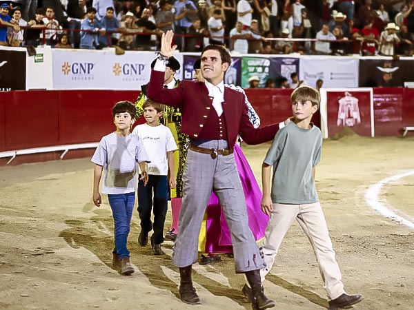 Los ni�os de Xajay en la vuelta