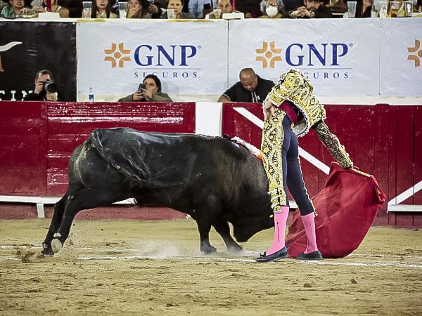 Corriendo la mano a placer