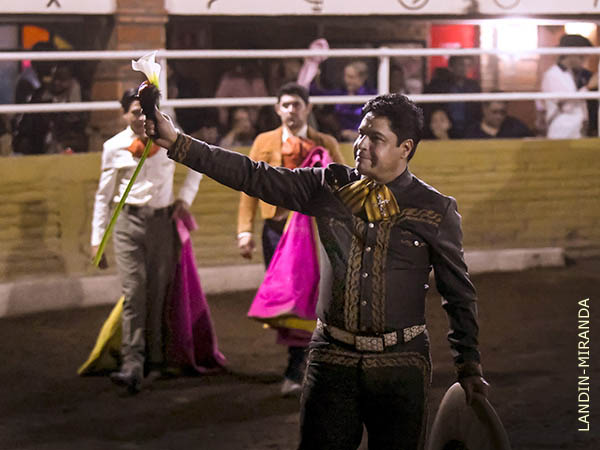 Javi Reynoso cort� una oreja