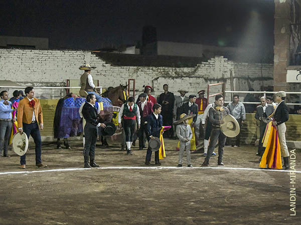 Toreros en apoyo a Marusia Cabrera