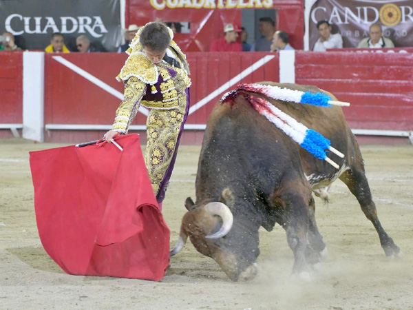 Luci� con el obsequio