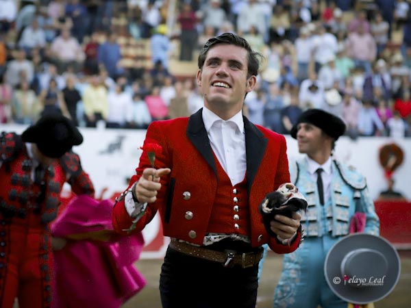 Desorej� al ejemplar