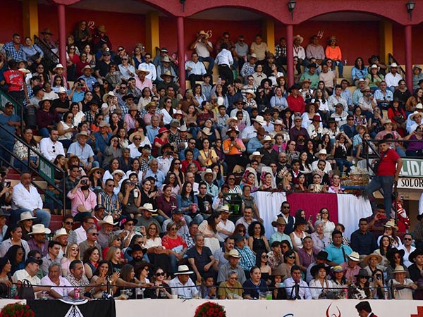 Gusto de Autl�n por el toreo a caballo