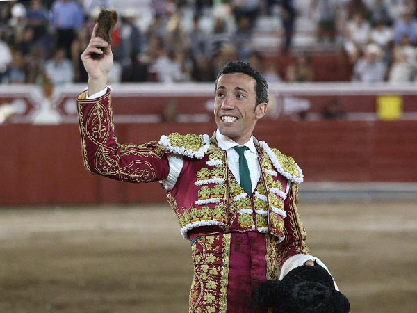 Miranda, tarde de tres orejas