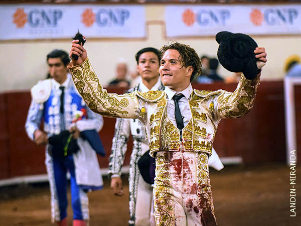 Segunda oreja en mano