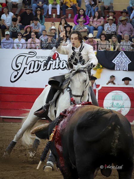 Oficiando el quiebro