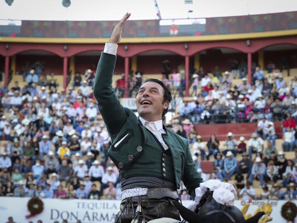 Recogiendo la ovaci�n