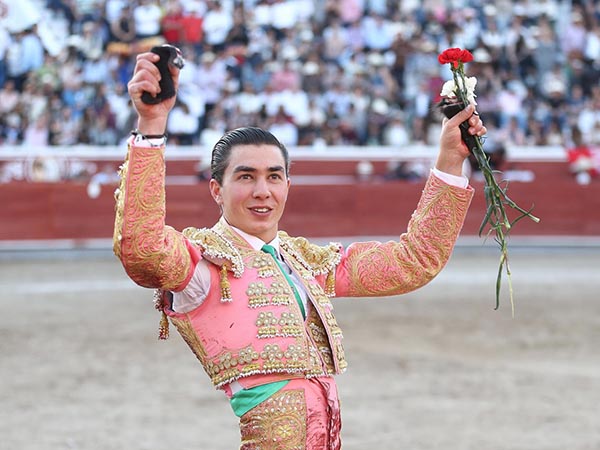 Feliz pase� las dos orejas