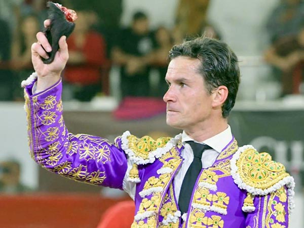 Una oreja del primer regalo