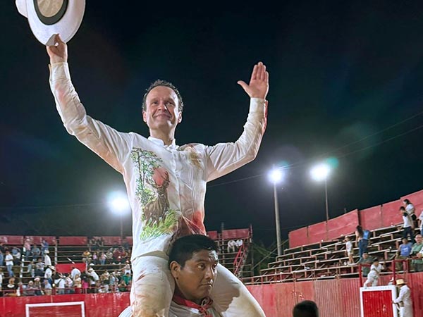 Ferrera corta un rabo en Chichimil&aacute;