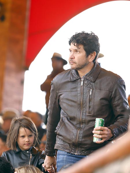 De la mano de su padre, Fito Lugo