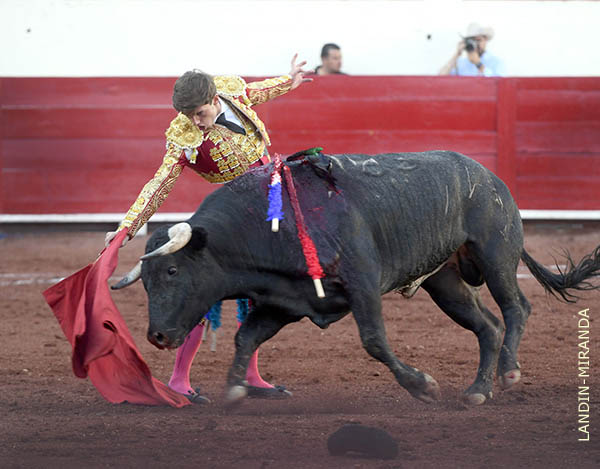 Mostr� oficio y clase