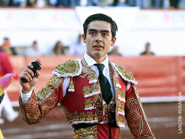 Navarrete, oreja en mano