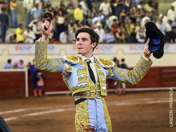 Vilau, su labor mereci� un trofeo