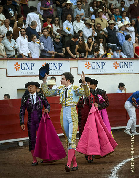 Recogiendo las palmas en la vuelta
