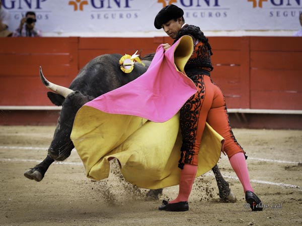 Leo Valadez inicia el festejo