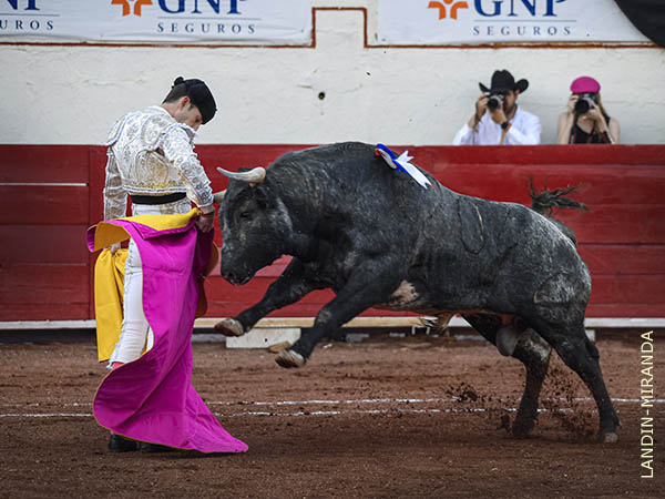 Pedro Adr�s se present� en Aguascalientes